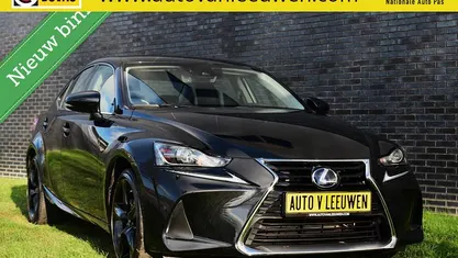 Zwart Gebruikt 2020 Lexus IS300h Sport Line Sedan | € 29.920 (Eerlijke prijs)