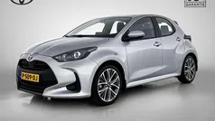 Grijs Gebruikt 2022 Toyota Yaris Hybrid Active Hatchback | € 21.950 (Eerlijke prijs)