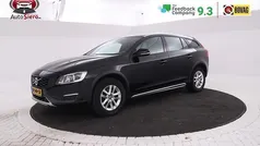 Zwart, metallic lak Gebruikt 2016 Volvo V60 CC Summum Stationwagen | € 14.995 (Goede deal)