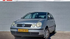 Grijs, metallic lak Gebruikt 2003 VW Polo Hatchback | € 1.248 (Eerlijke prijs)