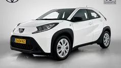 Wit Gebruikt 2024 Toyota Aygo Play Hatchback | € 17.600 (Eerlijke prijs)