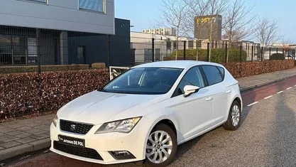 Wit Occasion 2015 Seat Leon Business Hatchback | € 9.450 (Goede deal)