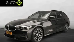 Zwart Gebruikt 2021 BMW 318 Sport Line Stationwagen | € 25.900 (Eerlijke prijs)