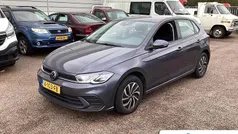 Grijs Gebruikt 2023 VW Polo Life Hatchback | € 22.945 (Eerlijke prijs)