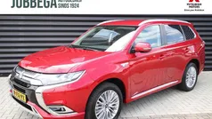 Red diamond (rood parelmoer) Gebruikt 2020 Mitsubishi Outlander P-HEV Intense SUV | € 27.895 (Eerlijke prijs)