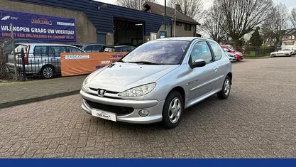 Grijs Gebruikt 2003 Peugeot 206 Quiksilver Hatchback | € 1.295 (Eerlijke prijs)