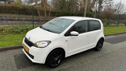 Wit Gebruikt 2013 Skoda Citigo Hatchback | € 3.995 (Eerlijke prijs)