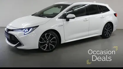 Wit Occasion 2020 Toyota Corolla Executive Stationwagen | € 25.950 (Eerlijke prijs)
