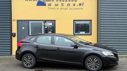 Zwart (metallic) Occasion 2019 Volvo V40 Hatchback | € 19.999 (Goede deal)