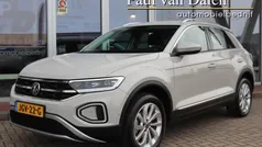 Grijs Gebruikt 2024 VW T-Roc Style SUV | € 32.895 (Eerlijke prijs)