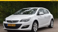 Wit Gebruikt 2014 Opel Astra Hatchback | € 6.950 (Eerlijke prijs)