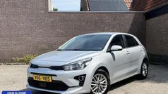 Zilver, metallic lak Gebruikt 2022 Kia Rio Hatchback | € 13.940 (Super prijs)