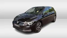 Zwart, metallic lak Gebruikt 2020 VW Golf VIII Style Hatchback | € 24.950 (Eerlijke prijs)