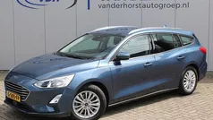 Blauw, metallic lak Gebruikt 2019 Ford Focus Business Edition Stationwagen | € 12.480 (Eerlijke prijs)