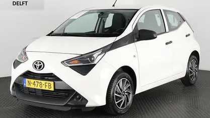 Wit Gebruikt 2021 Toyota Aygo Hatchback | € 10.990 (Eerlijke prijs)