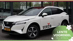 Pearl white premium (wit metallic) Gebruikt 2023 Nissan Qashqai N-Connecta SUV | € 28.949 (Eerlijke prijs)