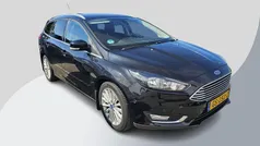 Zwart, metallic lak Gebruikt 2015 Ford Focus Titanium Stationwagen | € 8.850 (Eerlijke prijs)