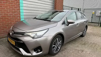 Occasion 2015 Toyota Avensis Stationwagen | € 9.950 (Super prijs)
