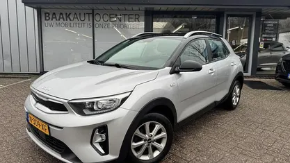 Grijs Occasion 2022 Kia Stonic SUV | € 16.950 (Goede deal)