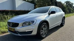 Grijs Gebruikt 2019 Volvo V60 CC Stationwagen | € 17.499 (Eerlijke prijs)