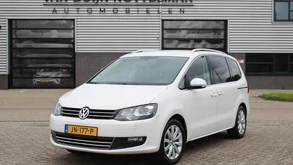 Wit Gebruikt 2013 VW Sharan Highline MPV | € 17.950 (Eerlijke prijs)