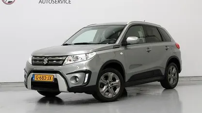 Grijs (metallic) Gebruikt 2016 Suzuki Vitara Exclusive SUV | € 15.890 (Eerlijke prijs)