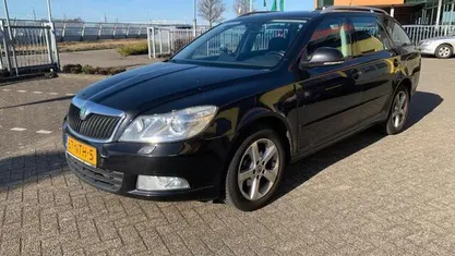 Zwart Gebruikt 2010 Skoda Octavia Business Line Stationwagen | € 2.450 (Goede deal)
