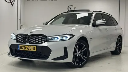 Wit Occasion 2022 BMW 330 M Sport Stationwagen | € 39.945 (Eerlijke prijs)