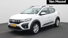 Wit Gebruikt 2023 Dacia Sandero Expression Hatchback | € 17.940 (Eerlijke prijs)