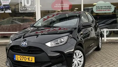(209) Gebruikt 2021 Toyota Yaris Hybrid Active Hatchback | € 18.950 (Eerlijke prijs)