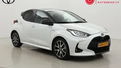 Wit Gebruikt 2021 Toyota Yaris Hybrid Executive Hatchback | € 23.999 (Eerlijke prijs)
