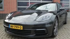Grijs, metallic lak Gebruikt 2017 Porsche Panamera Sedan | € 54.900 (Super prijs)
