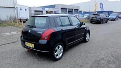 Zwart (metallic) Gebruikt 2007 Suzuki Swift Exclusive Hatchback | € 2.750 (Eerlijke prijs)