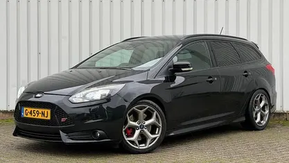 Zwart Gebruikt 2013 Ford Focus ST Stationwagen | € 9.945 (Goede deal)