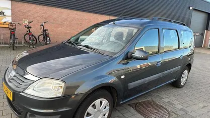 Grijs Gebruikt 2009 Dacia Logan MCV Lauréate MPV | € 1.890 (Eerlijke prijs)