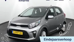 Grijs (metallic) Gebruikt 2023 Kia Picanto Hatchback | € 13.950 (Eerlijke prijs)