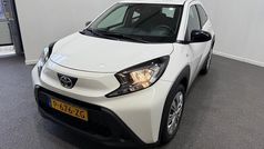 Gebruikt 2022 Toyota Aygo Play Hatchback | € 16.450 (Eerlijke prijs)