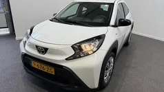 Wit Gebruikt 2022 Toyota Aygo Play Hatchback | € 16.450 (Eerlijke prijs)