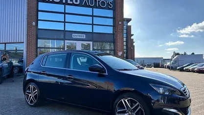 Occasion Peugeot 308 156 PK (114 kW) 2013 Paars Hatchback