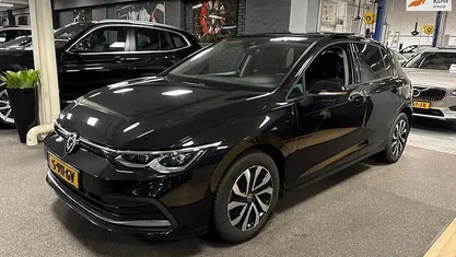 Zwart Occasion 2022 VW Golf VIII Active Hatchback | € 20.950 (Eerlijke prijs)