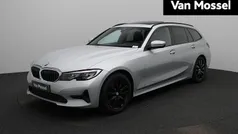 Grijs Gebruikt 2021 BMW 318 Executive Stationwagen | € 29.900 (Eerlijke prijs)