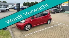 Rood Gebruikt 2010 Toyota Aygo Hatchback | € 4.245 (Eerlijke prijs)