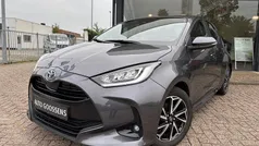Grijs Gebruikt 2021 Toyota Yaris Hybrid Hatchback | € 20.995 (Eerlijke prijs)