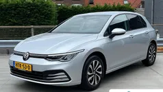 Grijs Gebruikt 2022 VW Golf VIII Life Hatchback | € 25.940 (Eerlijke prijs)
