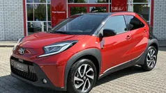 Rood Nieuw 2025 Toyota Aygo Pulse Hatchback | € 25.045 (Eerlijke prijs)