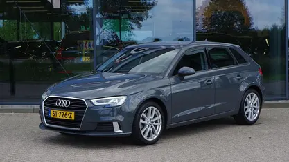 Grijs Gebruikt 2018 Audi A3 Sportback Sport Hatchback | € 18.400 (Eerlijke prijs)