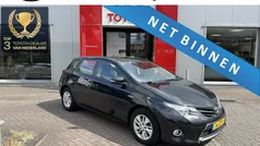 Zwart Gebruikt 2013 Toyota Auris Hybrid Hatchback | € 12.999 (Eerlijke prijs)