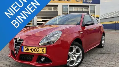 Rood Gebruikt 2015 Alfa Romeo Giulietta Sprint Hatchback | € 15.999 (Eerlijke prijs)
