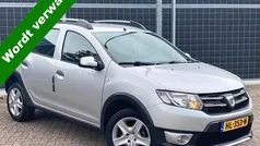 Gebruikt 2015 Dacia Sandero Lauréate Hatchback | € 4.950 (Eerlijke prijs)
