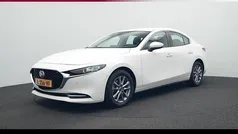 Snowflake white pearl Gebruikt 2021 Mazda 3 Comfort Sedan | € 19.950 (Eerlijke prijs)